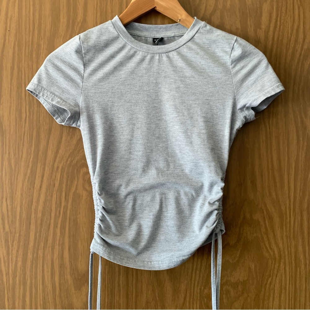 Women’s Gray Cinch-Side Short Sleeve Top